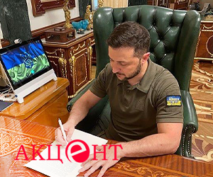 Президент України нагороджує фонд Україна в Серці (President of Ukraine awards the Ukraine in the Heart Foundation)